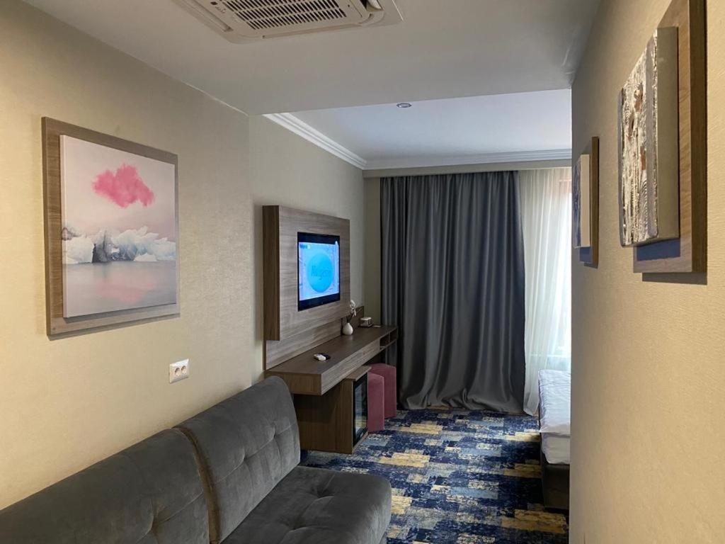 Hotel Yarus Plus Ploieşti Eksteriør bilde