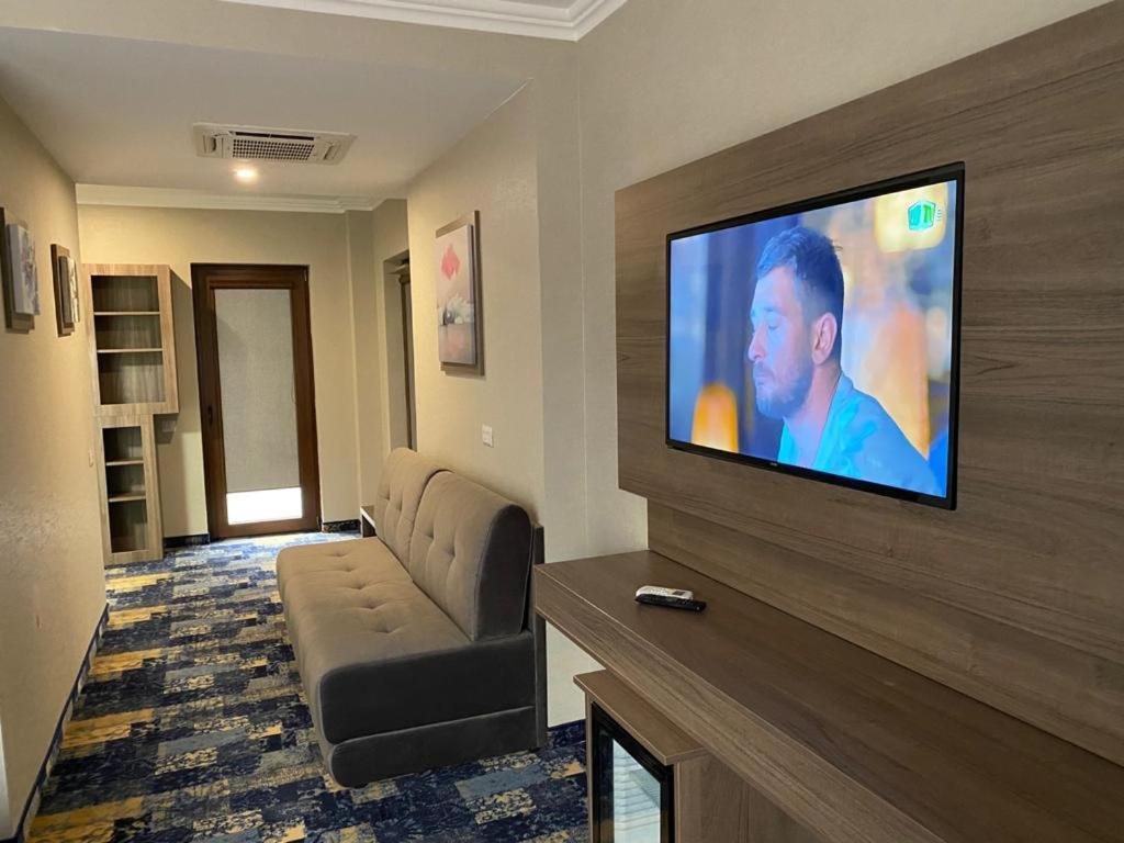 Hotel Yarus Plus Ploieşti Eksteriør bilde