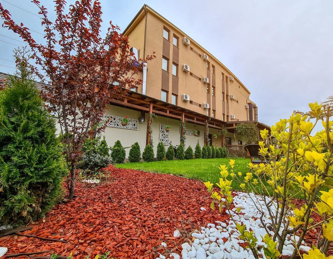 Hotel Yarus Plus Ploieşti Eksteriør bilde