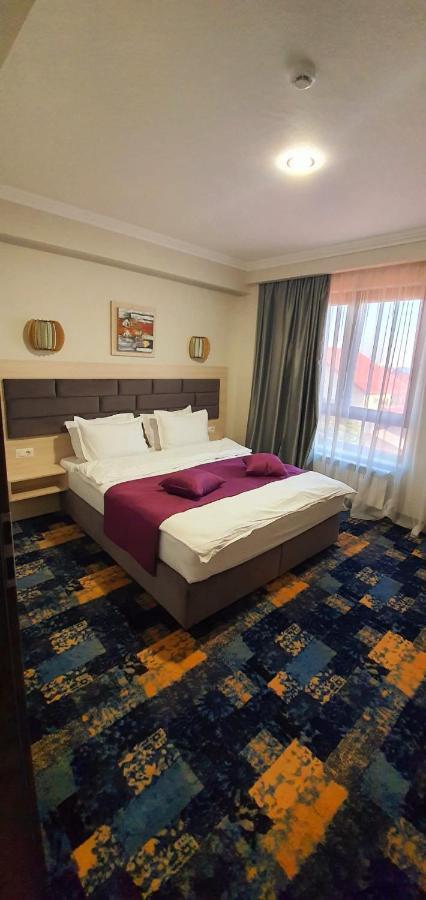 Hotel Yarus Plus Ploieşti Eksteriør bilde