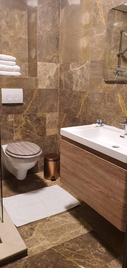 Hotel Yarus Plus Ploieşti Eksteriør bilde