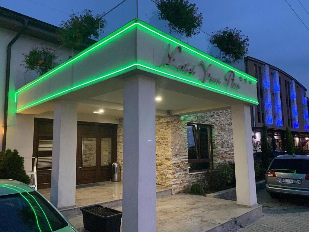 Hotel Yarus Plus Ploieşti Eksteriør bilde