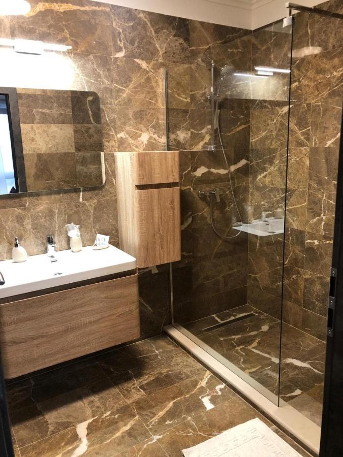 Hotel Yarus Plus Ploieşti Eksteriør bilde