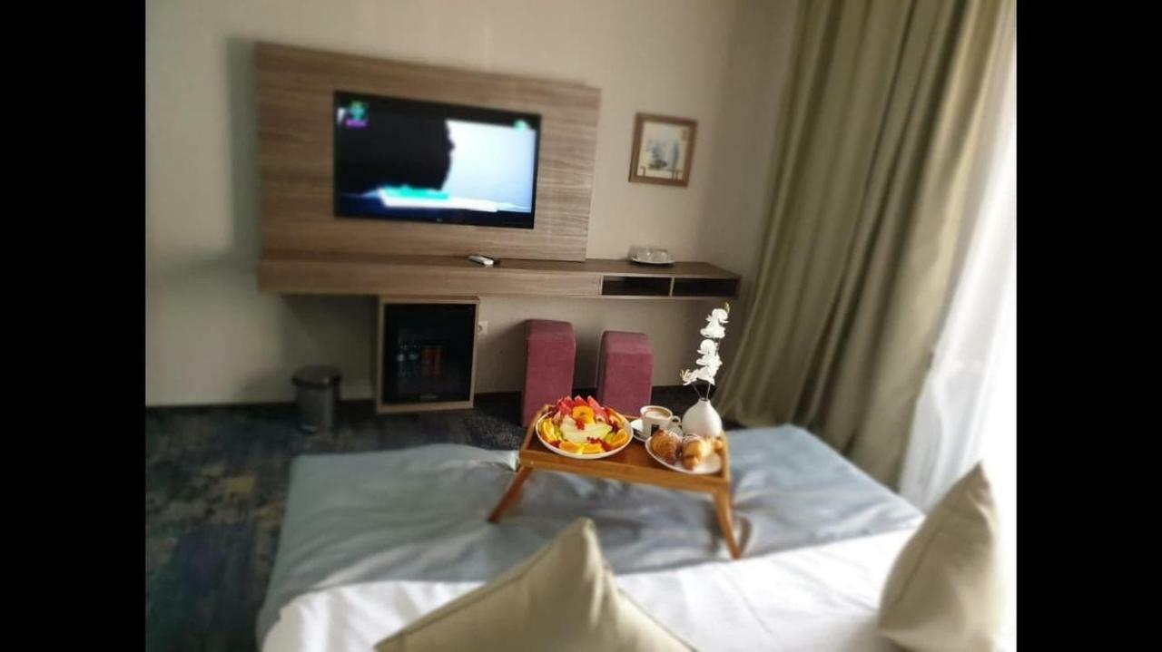 Hotel Yarus Plus Ploieşti Eksteriør bilde