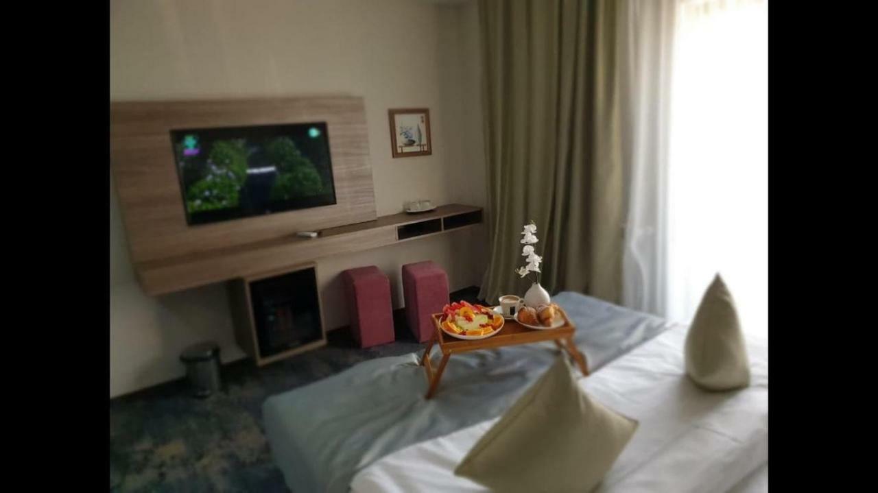 Hotel Yarus Plus Ploieşti Eksteriør bilde