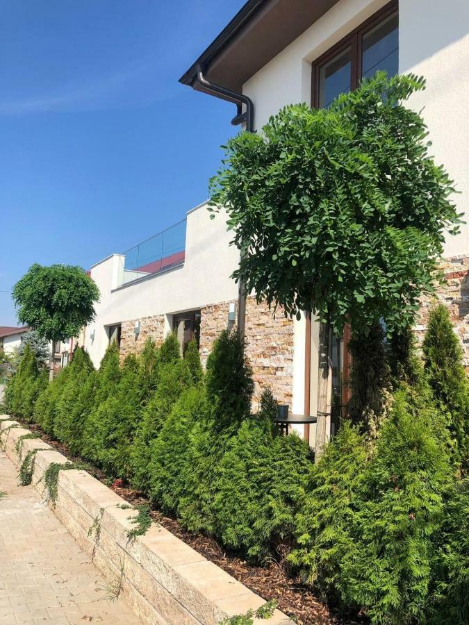 Hotel Yarus Plus Ploieşti Eksteriør bilde