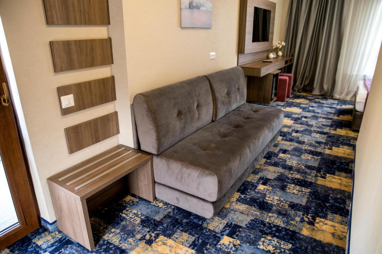 Hotel Yarus Plus Ploieşti Eksteriør bilde