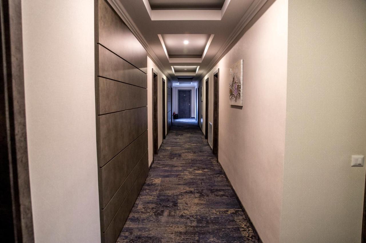 Hotel Yarus Plus Ploieşti Eksteriør bilde